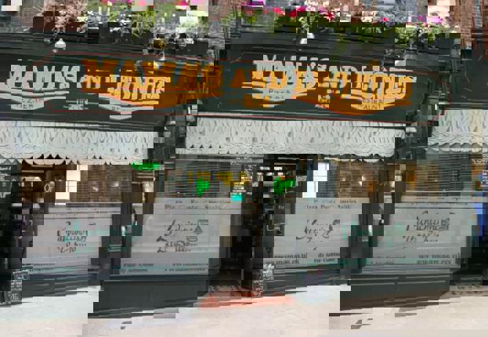 The exterior of the Italian restaurant Mama's & Leonies.